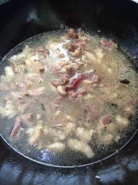 美味的羊肉烩火烧做法图解6)