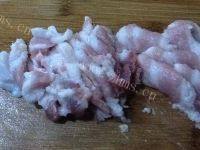 家庭版黄瓜炒肉片做法图解2)