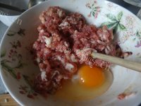 自制玉米香菇猪肉馄饨做法图解4)