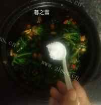 咸甜适中的凉拌菠菜做法图解3)