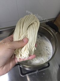好吃的什锦麻将凉拌面做法图解4)
