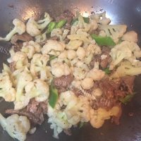 质嫩爽口的花菜炒肉做法图解6)