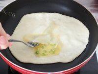 自制鸡蛋灌饼做法图解11)