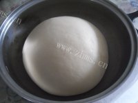 美味的牛奶早餐面包做法图解4)