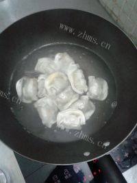 百吃不厌的煮水饺做法图解3)