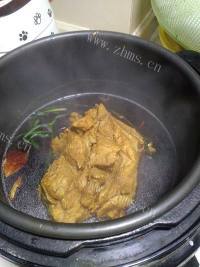 扑鼻的烤猪肘肉做法图解6)