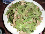 家庭版芹菜炒肉丝做法图解4)