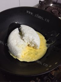 回味无穷的蛋炒饭做法图解5)