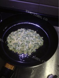 自制韭菜鸡蛋煎饼做法图解5)