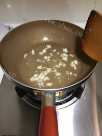美味的双椒炒肉片做法图解2)