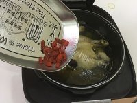 自制当归黄芪炖鸡汤做法图解9)