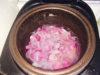 美味的紫薯银耳粥做法图解4)