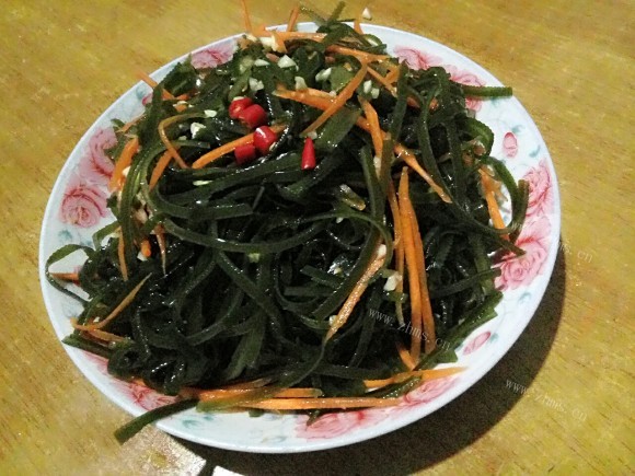 芳香四溢的凉拌海带丝