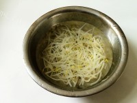凉拌绿豆芽做法图解3)