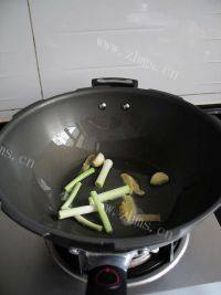 食欲满满的胡萝卜焖羊肉做法图解9)