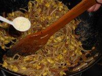 家常菜黄豆芽炒肉丝
