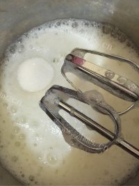 自制黑芝麻戚风蛋糕做法图解10)