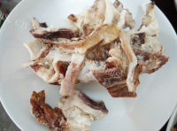 家常菜腊肉炒花菜做法图解2)