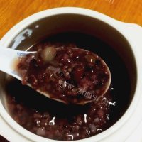 红豆麦仁黑米粥做法图解4)