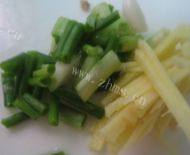 健康美味的胡萝卜土豆烧肉做法图解5)