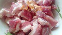 口感极佳的糖醋肉做法图解2)