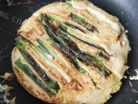 特色风味韩式海鲜葱饼做法图解13)