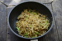 美味滑肉炒河粉做法图解11)