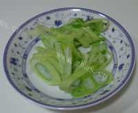 美味的菜花炒肉做法图解5)