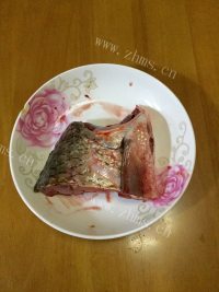 美味的家乡咸菜蒸鱼做法图解1)