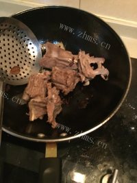 羊蝎子火锅做法图解3)