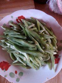 家常菜扁豆炒肉丝做法图解2)