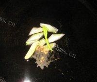 口感极佳的西葫芦炒火腿做法图解3)