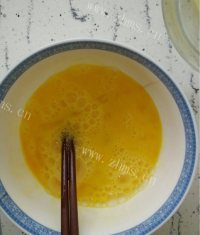 唇齿留香的西红柿炒鸡蛋做法图解2)