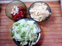 家常菜白菜炒干豆腐做法图解1)