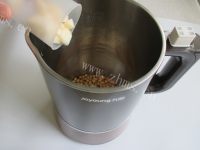 自制雪梨无花果豆浆做法图解4)