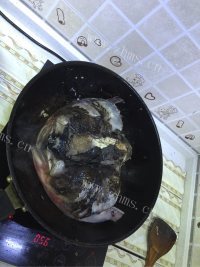 诱人的炖鱼头做法图解4)
