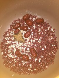 消肿祛湿的红豆薏仁杂粮粥做法图解1)