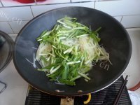 家常菜土豆丝炒韭菜做法图解7)