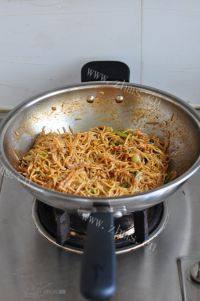 美味的肉丝炒面