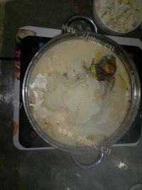 美味的鲫鱼萝卜汤做法图解6)