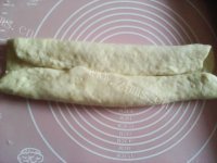 自制蝴蝶酥做法图解5)