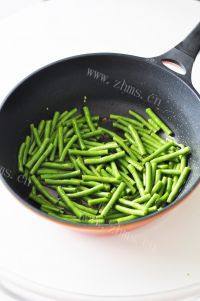 夏日必备凉菜麻酱豆角做法图解3)