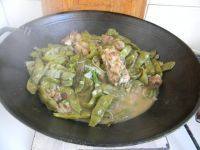 自制排骨炖豆角做法图解9)