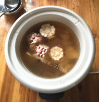 鲜掉眉毛墨鱼菌菇养生汤做法图解9)