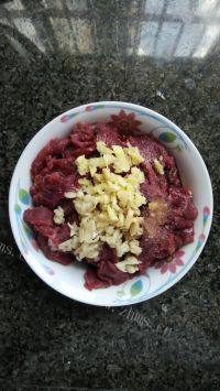 家常菜青瓜炒牛肉做法图解1)