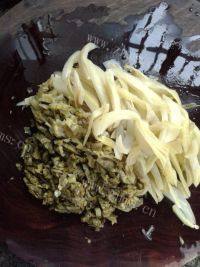 家常菜酸菜炒牛肉做法图解1)