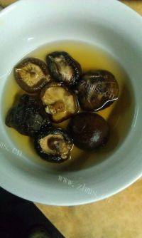 家常青菜炒香菇做法图解1)