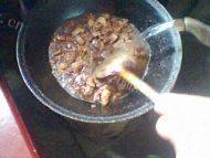 热腾腾的土豆炖牛肉做法图解8)
