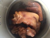 美味的秘制猪脚做法图解2)