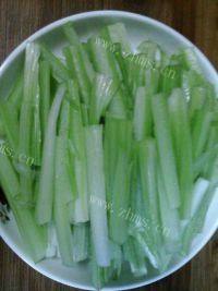家常菜芹菜炒肉丝做法图解1)